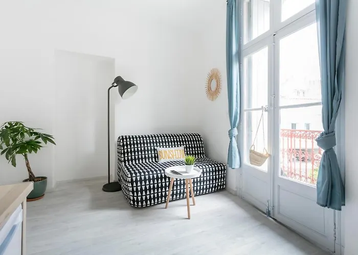 Studio proche Jean Moulin, location courte durée